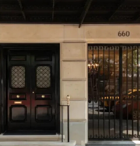 В Нью-Йорке выставлен на продажу самый секретный особняк с историей в 100 лет