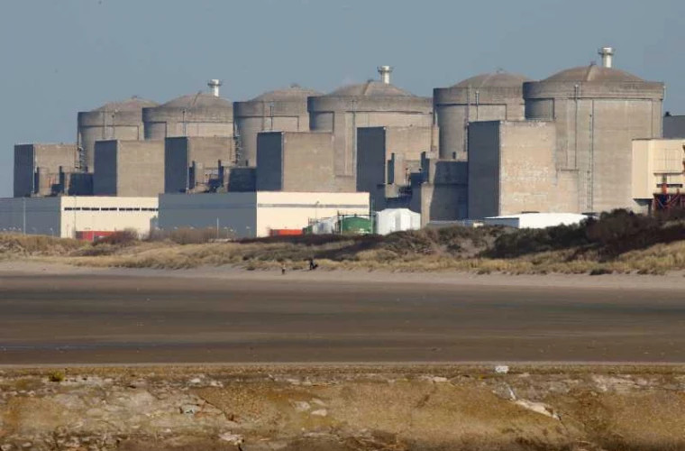 Во Франции остановлены четыре реактора крупнейшей атомной электростанции из-за медуз