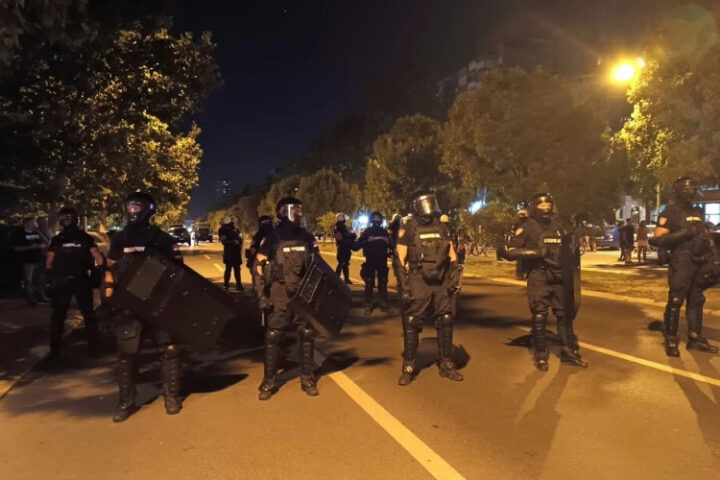 Вучич пообещал «решительный ответ» демонстрантам в Сербии и восстановление порядка в стране