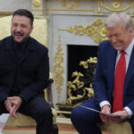 Зеленский подарил Трампу клюшку для гольфа от украинского военного, Трамп ответил ключами от Белого дома