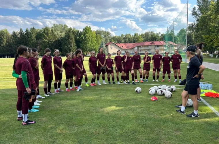 Женская сборная Молдовы WU17 готовится к Евро-2025-2026 и матчам с Румынией