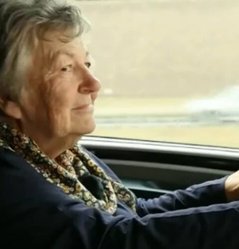 76-летняя Розита Хельмут-Гамбергер продолжает работать водителем грузовика в Европе