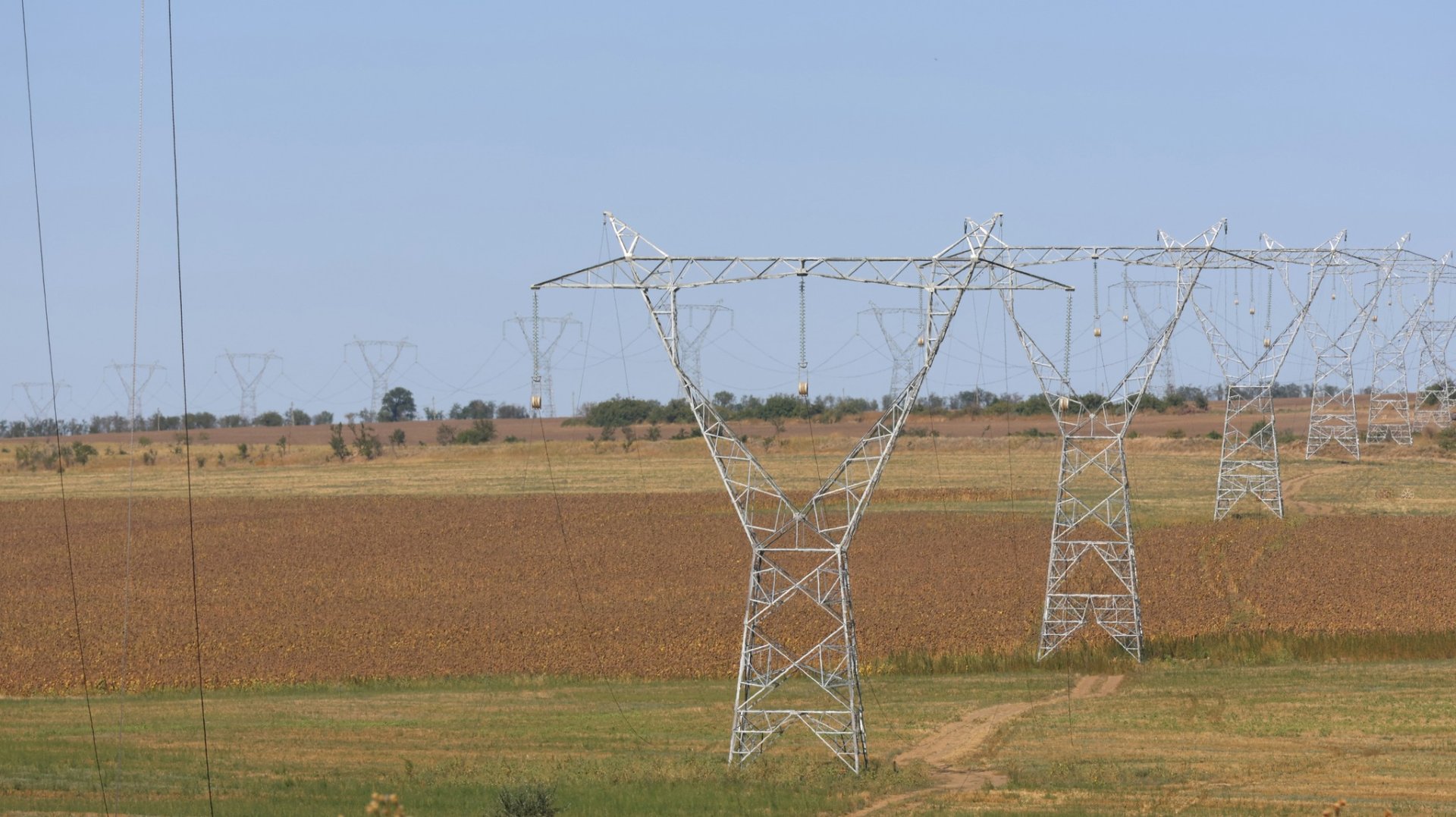 80% опор линии электропередачи Вулканешты-Кишинев установлены, продолжается строительство