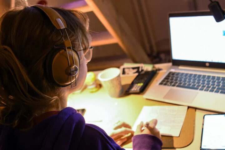 Девятилетняя девочка во Франции стала самой молодой обладательницей степени бакалавра