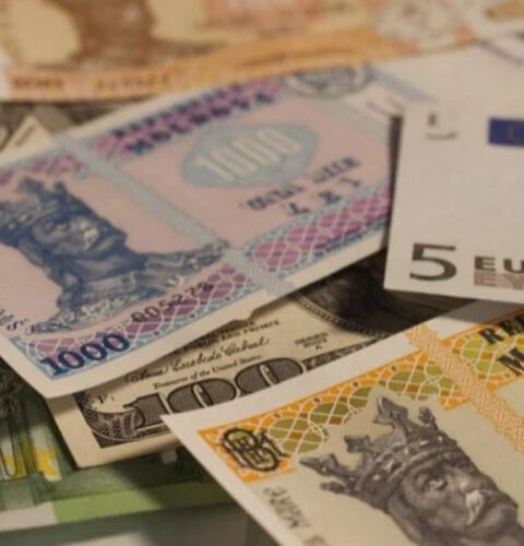 ЕЦБ рекомендует держать наличные дома для обеспечения базовых нужд в кризисах