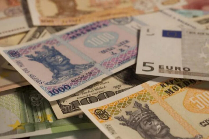 ЕЦБ рекомендует держать наличные дома для обеспечения базовых нужд в кризисах