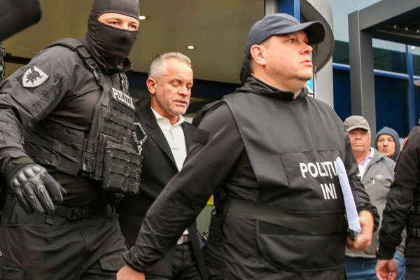 Экстрадированный из Греции Владимир Плахотнюк доставлен в Кишинев и помещен в СИЗО