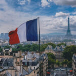 Fitch понизило кредитный рейтинг Франции из-за растущего государственного долга и политического кризиса