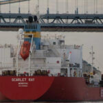 Хуситы атаковали израильский нефтяной танкер Scarlet Ray в Красном море