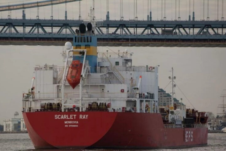 Хуситы атаковали израильский нефтяной танкер Scarlet Ray в Красном море