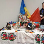 Избирательный участок в Бергамо оформлен в молдавском стиле для местных избирателей