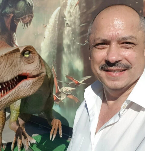 Корнелиу Попович: пропаганда становится религией в мире динозавров, общество разделено как никогда