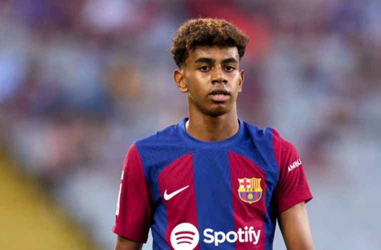 Ламин Ямаль не может вернуться домой из-за потери паспорта в Турции