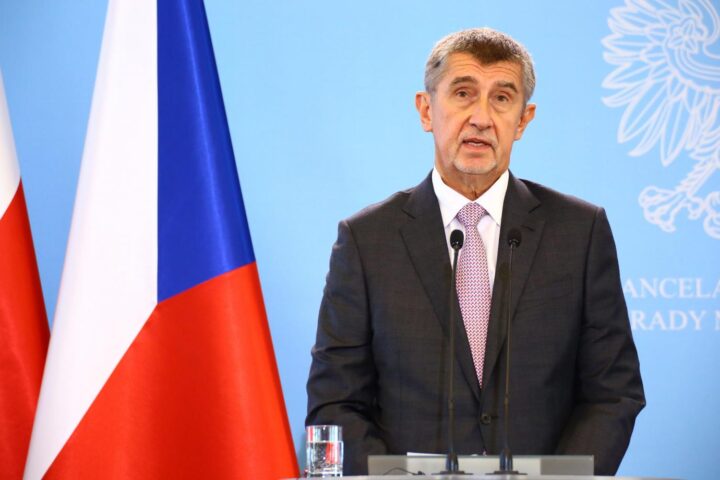 Оппозиция в Чехии усиливает позиции перед выборами