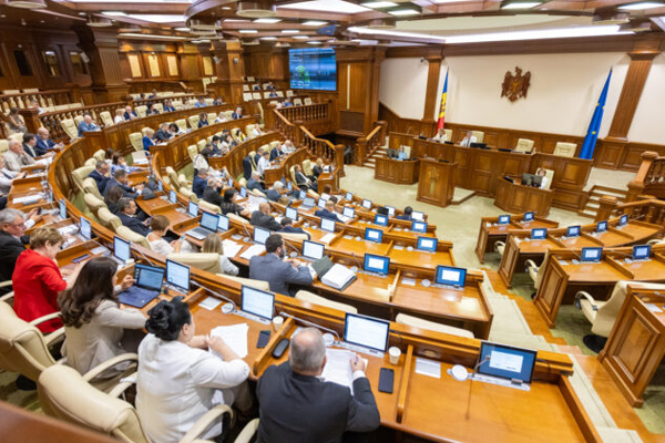 Опрос: граждане оценивают работу парламента XI созыва на 4,27 балла из 10