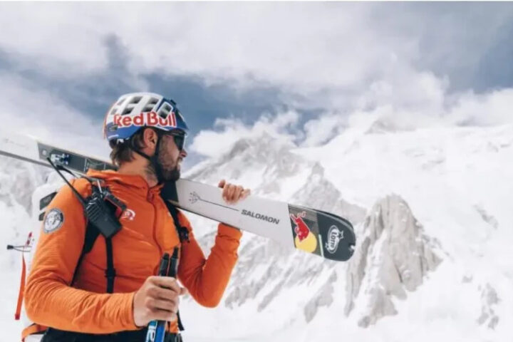 Польский альпинист стал первым в мире, кто спустился с Эвереста на лыжах без кислорода