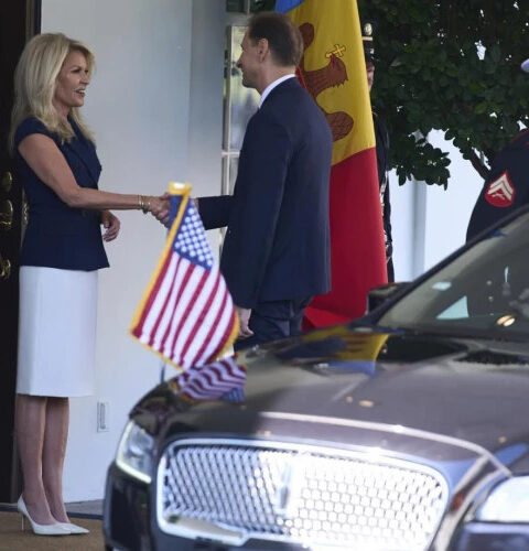 Посол Молдовы в США Влад Кульминский вручил верительные грамоты Дональду Трампу