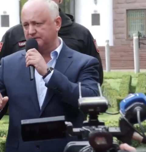 Протест представителей Патриотического блока перед парламентом: "Мы пойдем по пути закона"