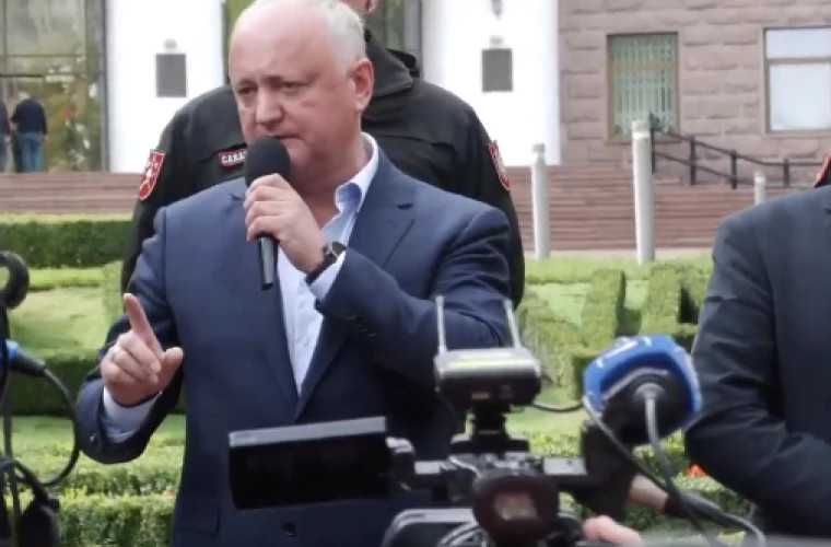 Протест представителей Патриотического блока перед парламентом: "Мы пойдем по пути закона"