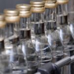 Резкое падение продаж алкоголя в России усиливает риски роста потребления суррогатов