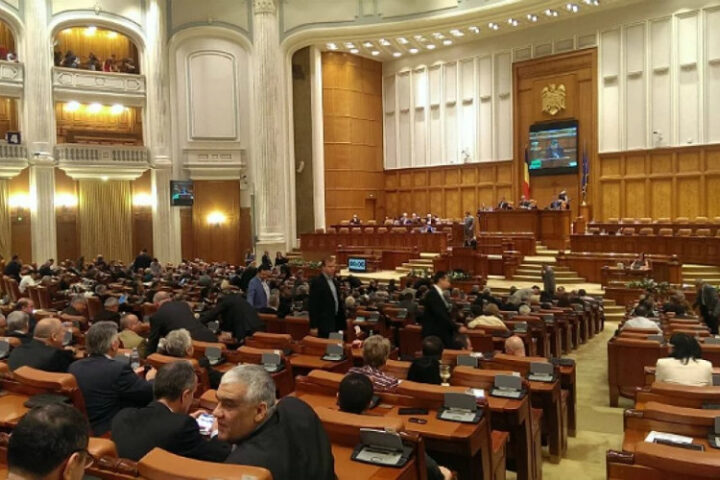 Румынский депутат Дорин Попа, перешедший в правящую коалицию, случайно подписал вотум недоверия правительству