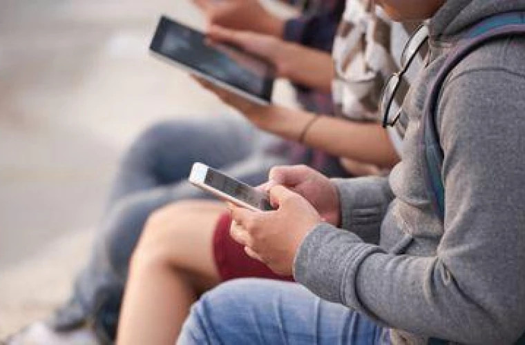 Швеция вводит запрет на использование смартфонов детьми в школах с осени 2026 года