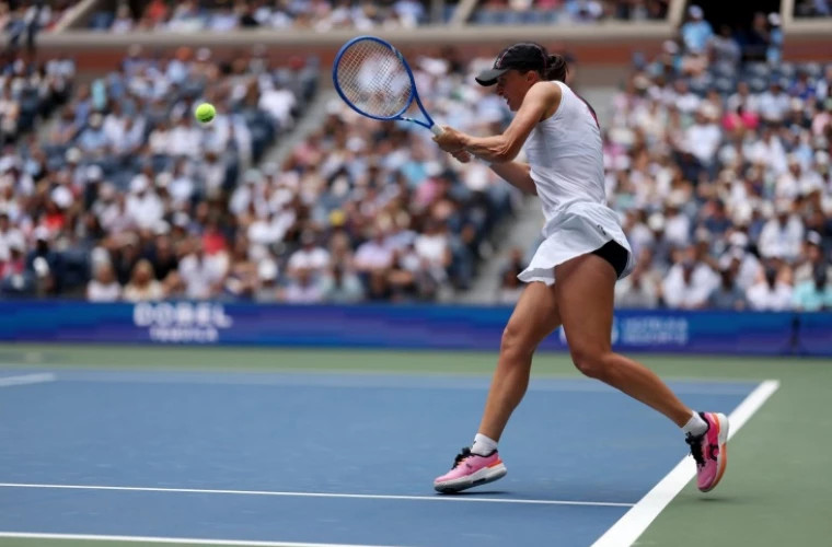 Швёнтек впервые проиграла сет Александровой в финале турнира WTA в Сеуле