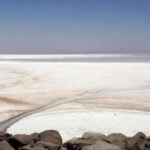 Соляные бури на озере Урмия в Иране угрожают экологии и здоровью населения