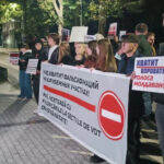 Сторонники партии «Шор» протестуют у МИД, обвиняя власти в фальсификациях на выборах за границей