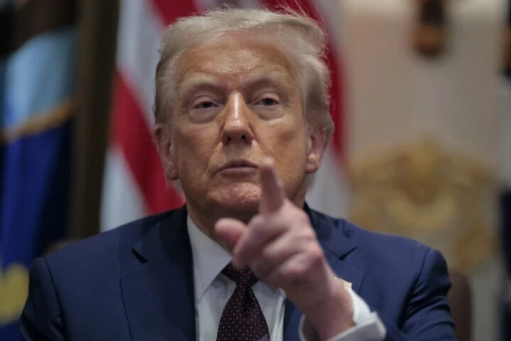 Трамп призвал Си передать привет Путину и Киму, комментируя парад в Пекине