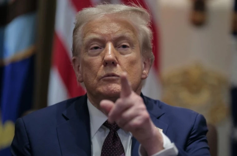 Трамп призвал Си передать привет Путину и Киму, комментируя парад в Пекине