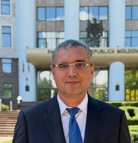 Усатый пообещал реализовать проекты, обсуждённые в избирательной кампании, до 15 декабря