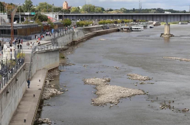 В Варшаве уровень воды в Висле достиг исторического минимума
