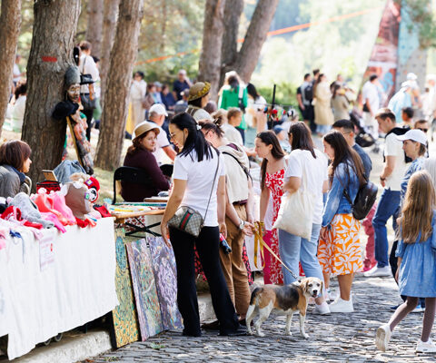 Во дворе резиденции президента в Кондрице прошел второй Фестиваль леса с участием тысяч молдаван