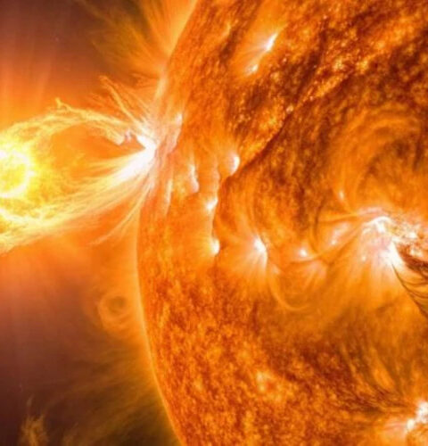 Земля выходит из зоны влияния корональной дыры: ожидания по геомагнитной обстановке