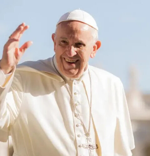 Зрелищное шоу дронов в Ватикане: собор Святого Петра стал сценой для портрета Папы Франциска