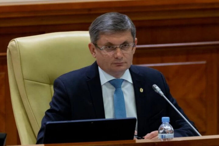 Адриан Бэлуцел объяснил выбор Игоря Гросу в пользу парламента вместо правительства
