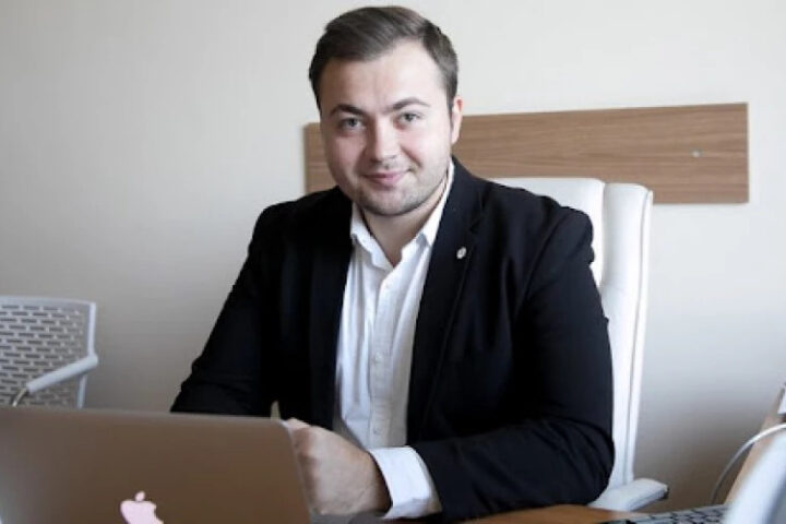 Адриан Бэлуцел покидает пост главы кабинета президента Молдовы 31 октября