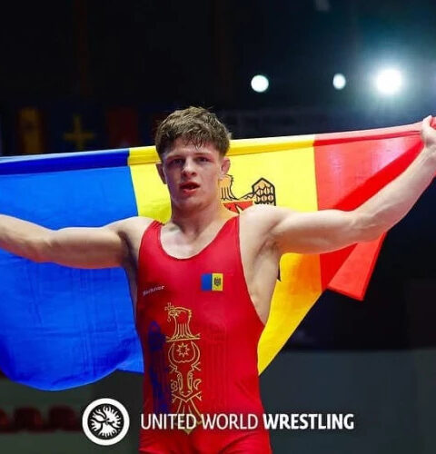 Александр Соловей завоевал бронзу на чемпионате мира по борьбе в Сербии