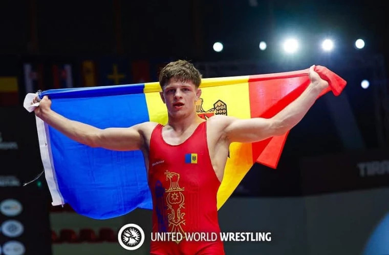 Александр Соловей завоевал бронзу на чемпионате мира по борьбе в Сербии