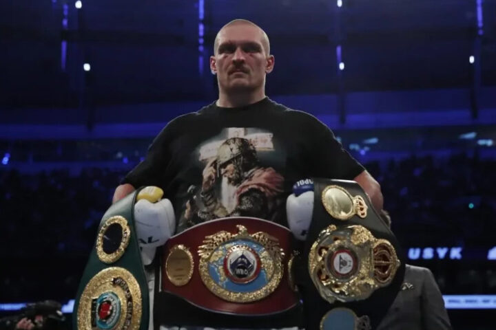 Александр Усик перед выбором: защита титула WBO или отказ от него