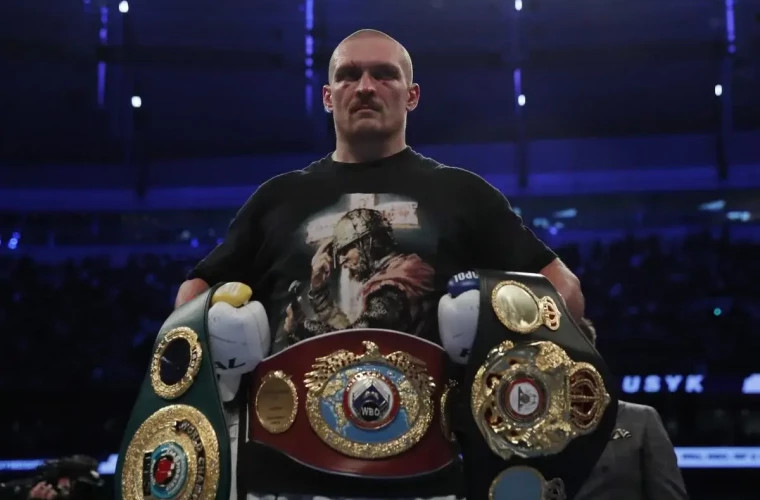 Александр Усик перед выбором: защита титула WBO или отказ от него