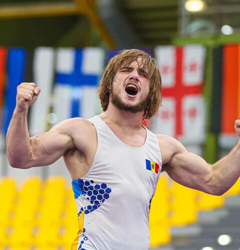 Александрин Гуцу вышел в полуфинал чемпионата мира по борьбе в Новом Саде
