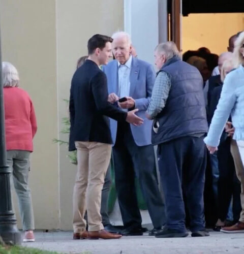 Байден завершил курс лучевой терапии и появился на публичной службе в Делавэре