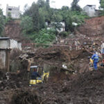 Число жертв наводнения в Мексике возросло до 64 человек, еще 65 пропали без вести