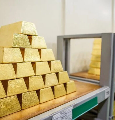 Цены на золото достигли трехнедельного минимума на фоне оптимизма по торговой сделке США и Китая