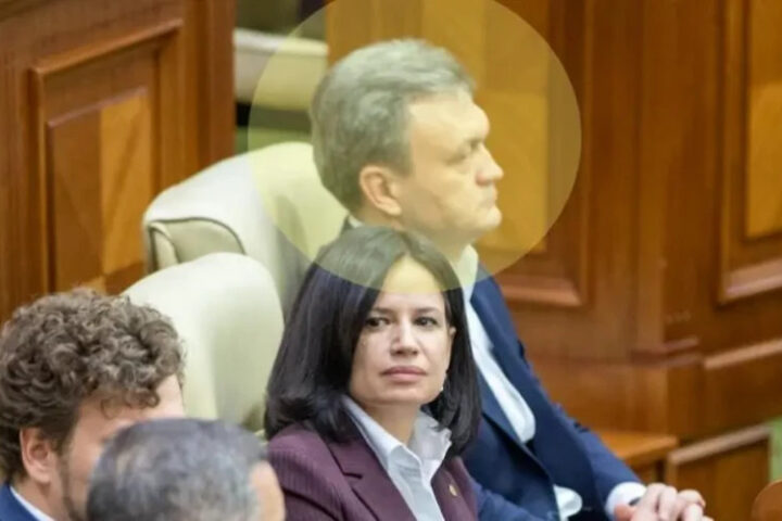 Дорин Речан проигнорировал прессу на первом заседании парламента, покинул зал во время речи Игоря Додона