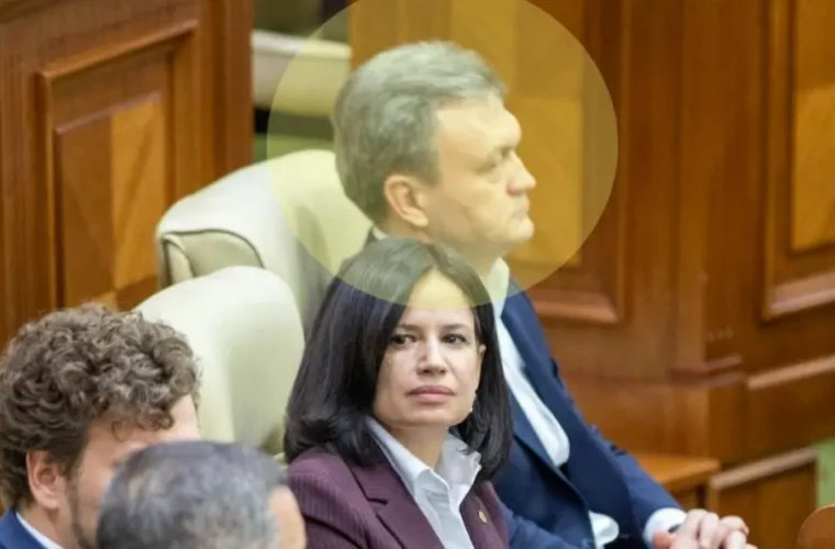 Дорин Речан проигнорировал прессу на первом заседании парламента, покинул зал во время речи Игоря Додона