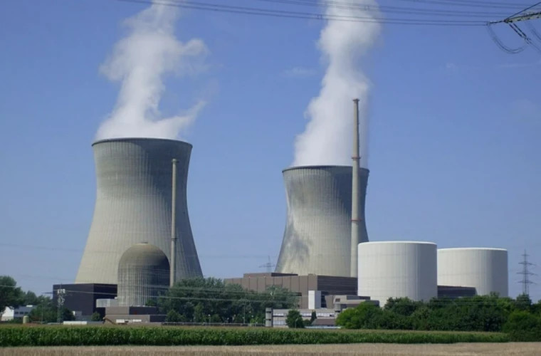 Две градирни бывшей атомной электростанции в Германии снесены за 15 секунд