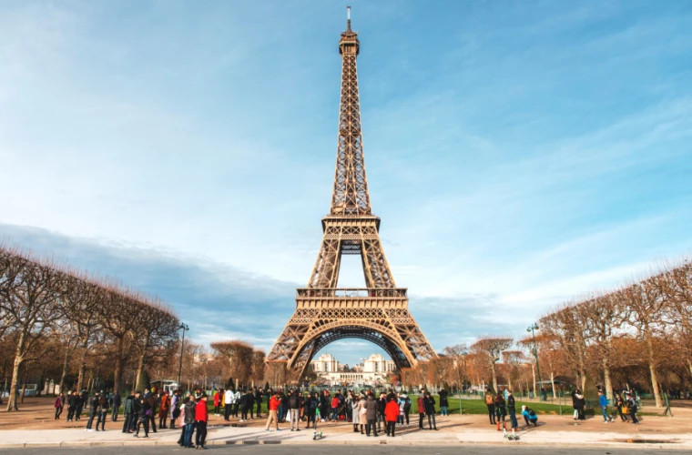 Эйфелева башня закрыта сегодня из-за участия сотрудников в забастовке во Франции